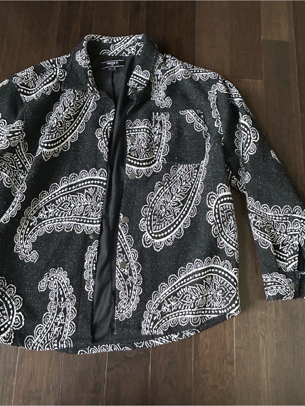 Forever 21 Black and White Paisley Button-Up Jacket / shirt / shacket. EUC